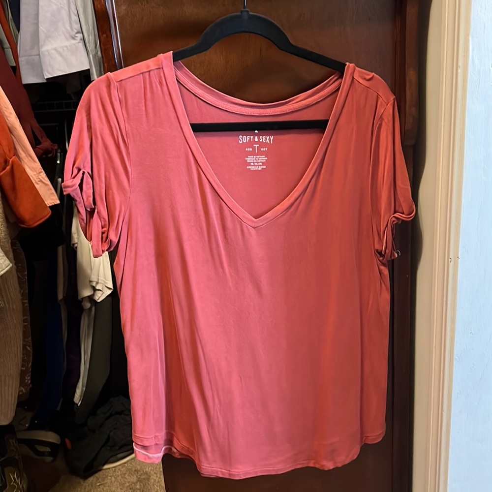 American Eagle v-neck tee